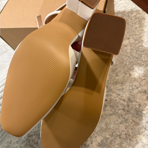 White Low Heel Bridal Pumps - Picture 3 of 4